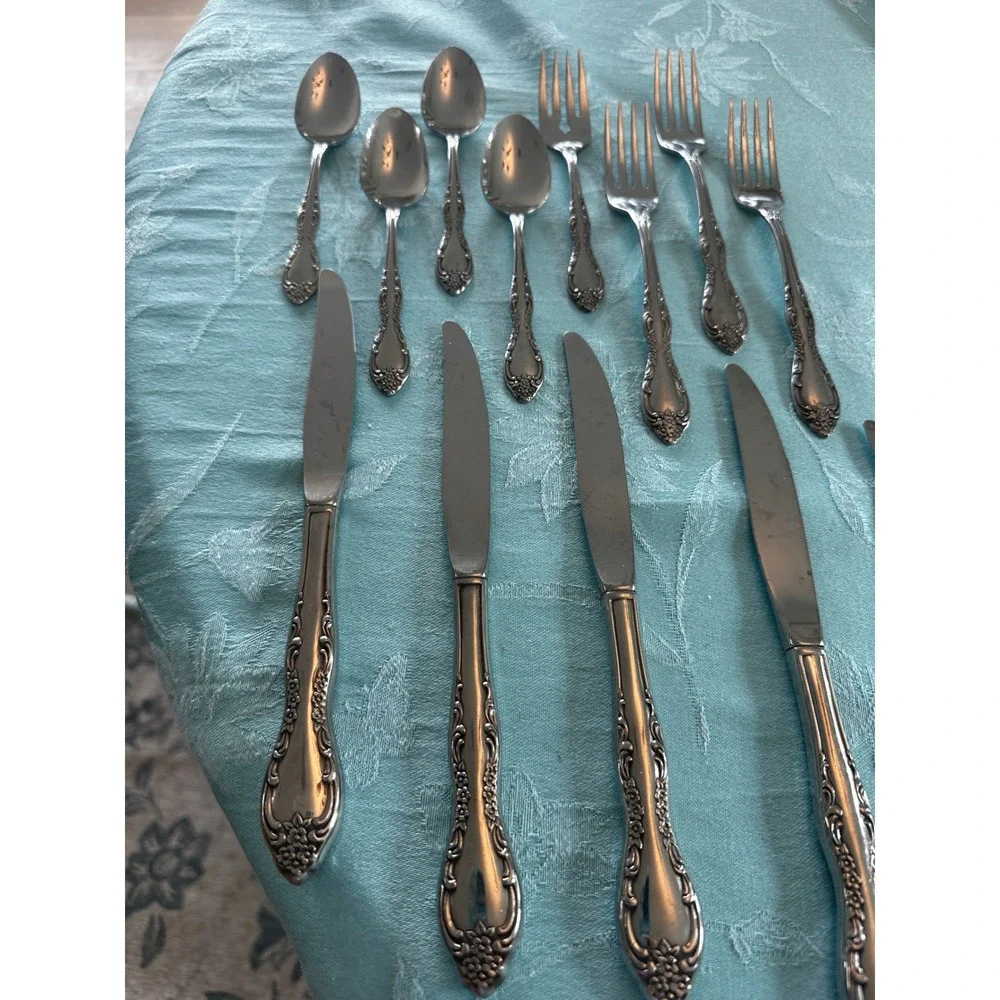 Oneida Chateau Stainless Steel Flatware Set 13 Pieces Knives Forks Teaspoons